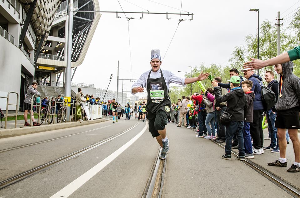 Peste 4.000 de alergători pe străzile Clujului! Un kenyan a câștigat maratonul