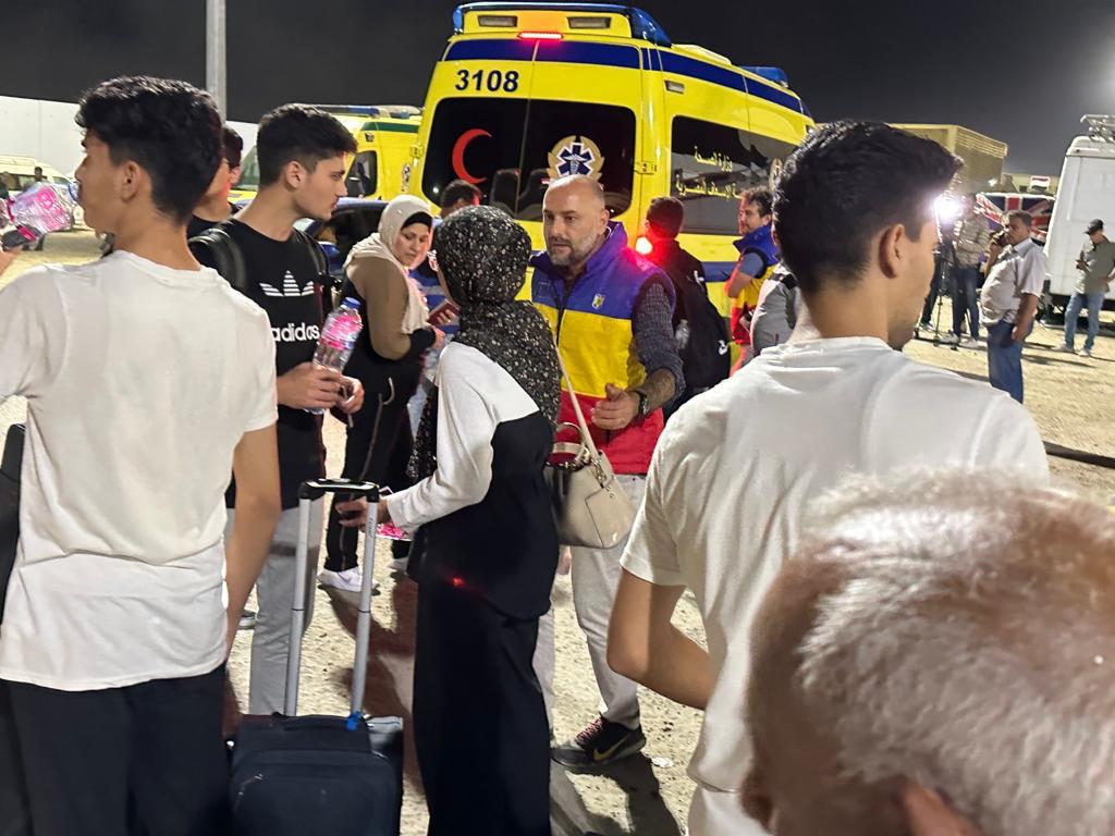 Primii români care au ieşit din Fâşia Gaza au ajuns la București. Urmează al doilea grup