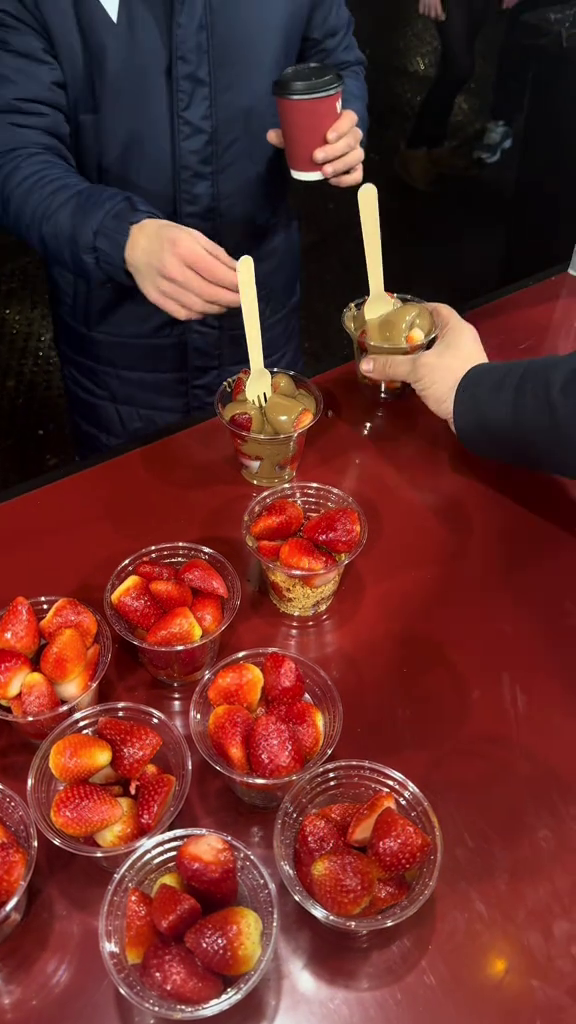 Desertul devenit viral în toată lumea se vinde instant la Târgul de Crăciun București 2025, Drumul Taberei! Cât costă noua „nebunie”