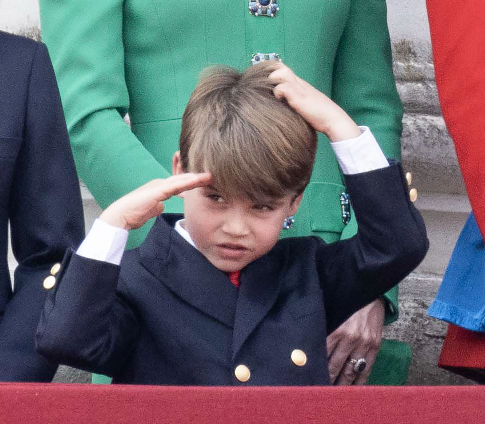 GALERIE FOTO. Prințul Louis a furat toată atenția la parada de ziua regelui Charles al III-lea. Gesturile sale simpatice au fost remarcate de toată lumea