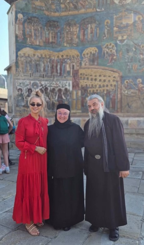 Anamaria Prodan, pelerinaj la mănăstirile din Moldova. Cu cine s-a întâlnit la Mănăstirea Nechit
