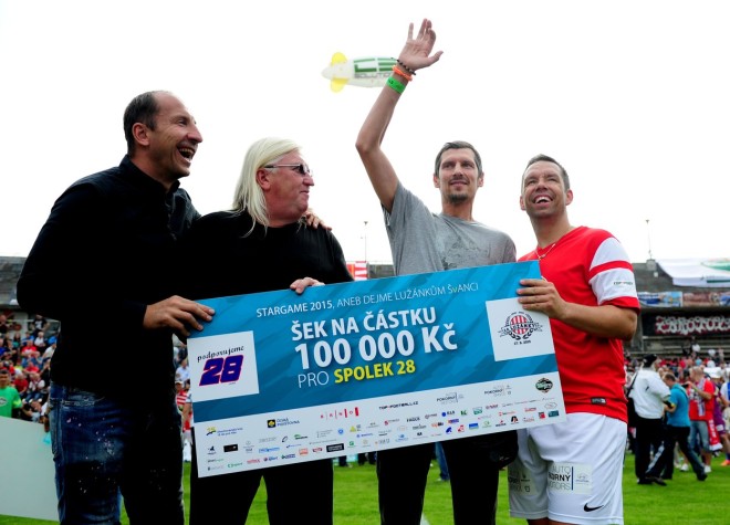 Viktoria Plzen - Astra Giurgiu (joi, ora 22:05). Cehii vând brățări speciale pentru susținerea lui Marian Cisovsky, grav bolnav | VIDEO