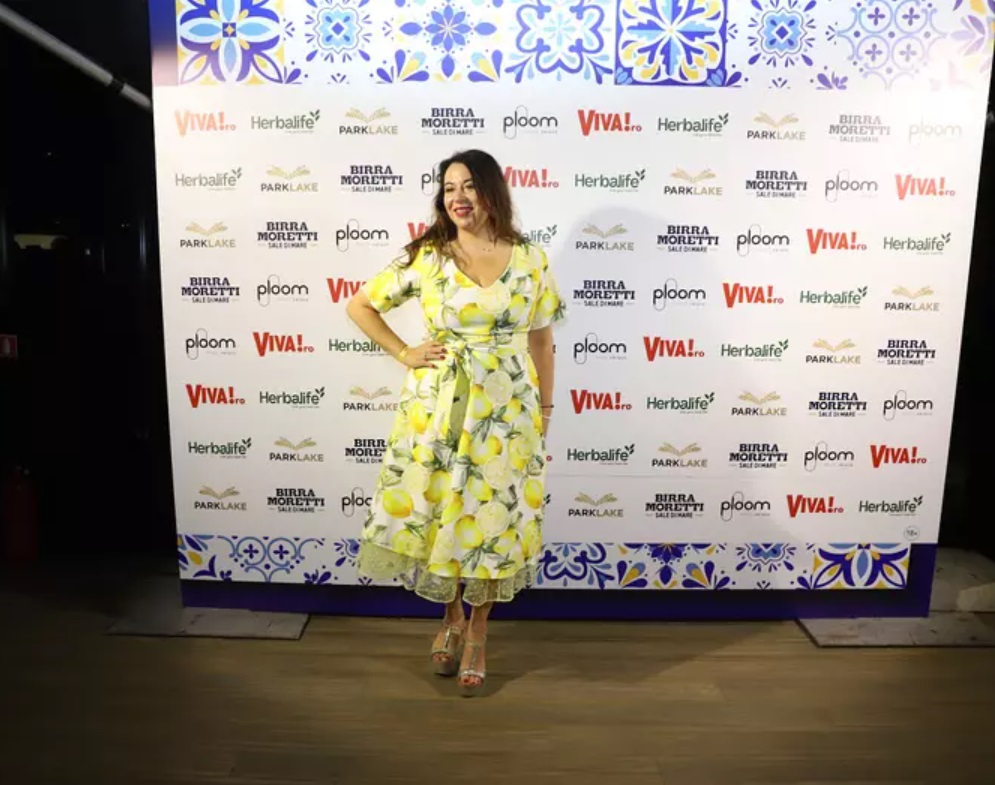 Cum s-au îmbrăcat vedetele la VIVA! Influencers Party 2024. Elena Gheorghe a făcut furori într-o rochie mini, iar Laura Cosoi într-una transparentă