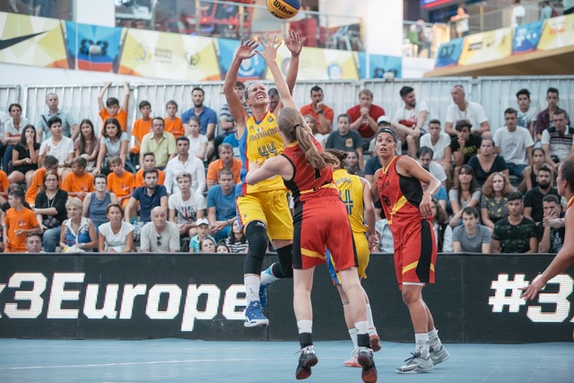 Campionatul European de baschet 3x3, în România. Treofeele, la sârbi și la franțuzoaice. Tricolorele, învinse în sferturile de la Circul Metropolitan București / FOTO