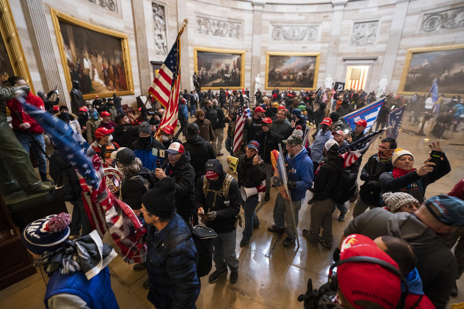 Scenele șocante din SUA, în imagini. Fotografii incredibile din Congresul american