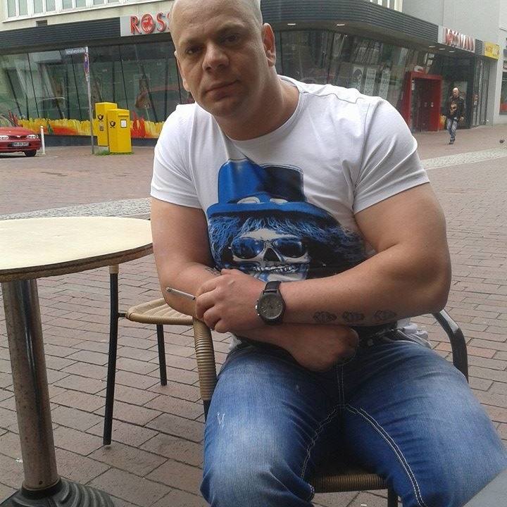 Interlopul care a îngrozit România se dădea luptător împotriva rasismului! ^S-a fotografiat cu un fotbalist al Stelei / FOTO și VIDEO