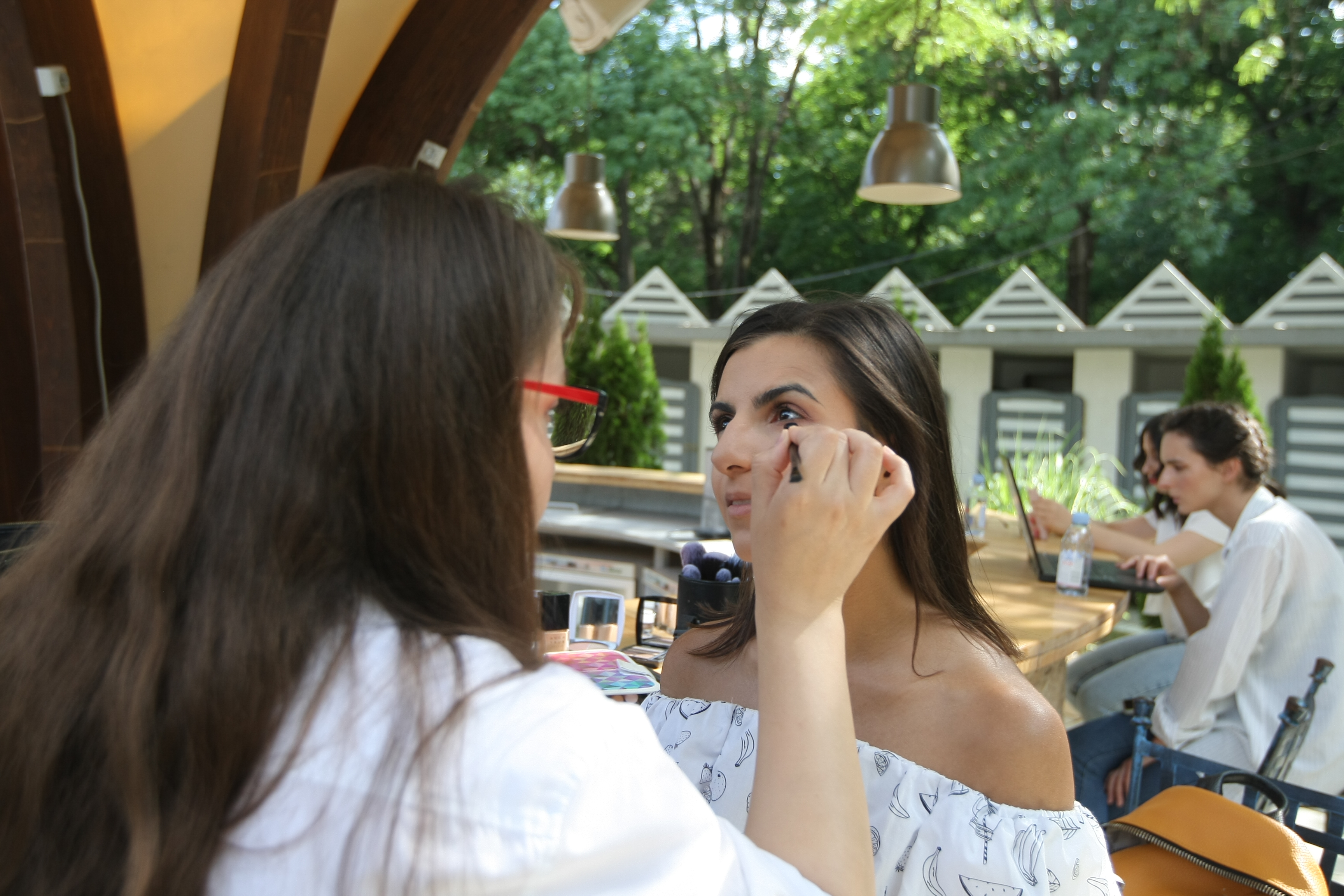 GALERIE FOTO/Pregătirile pentru „VIVA! Party 19 ani” sunt în toi! Ce se întâmplă acum în grădina fabuloasă unde va avea loc petrecerea VIVA 2018