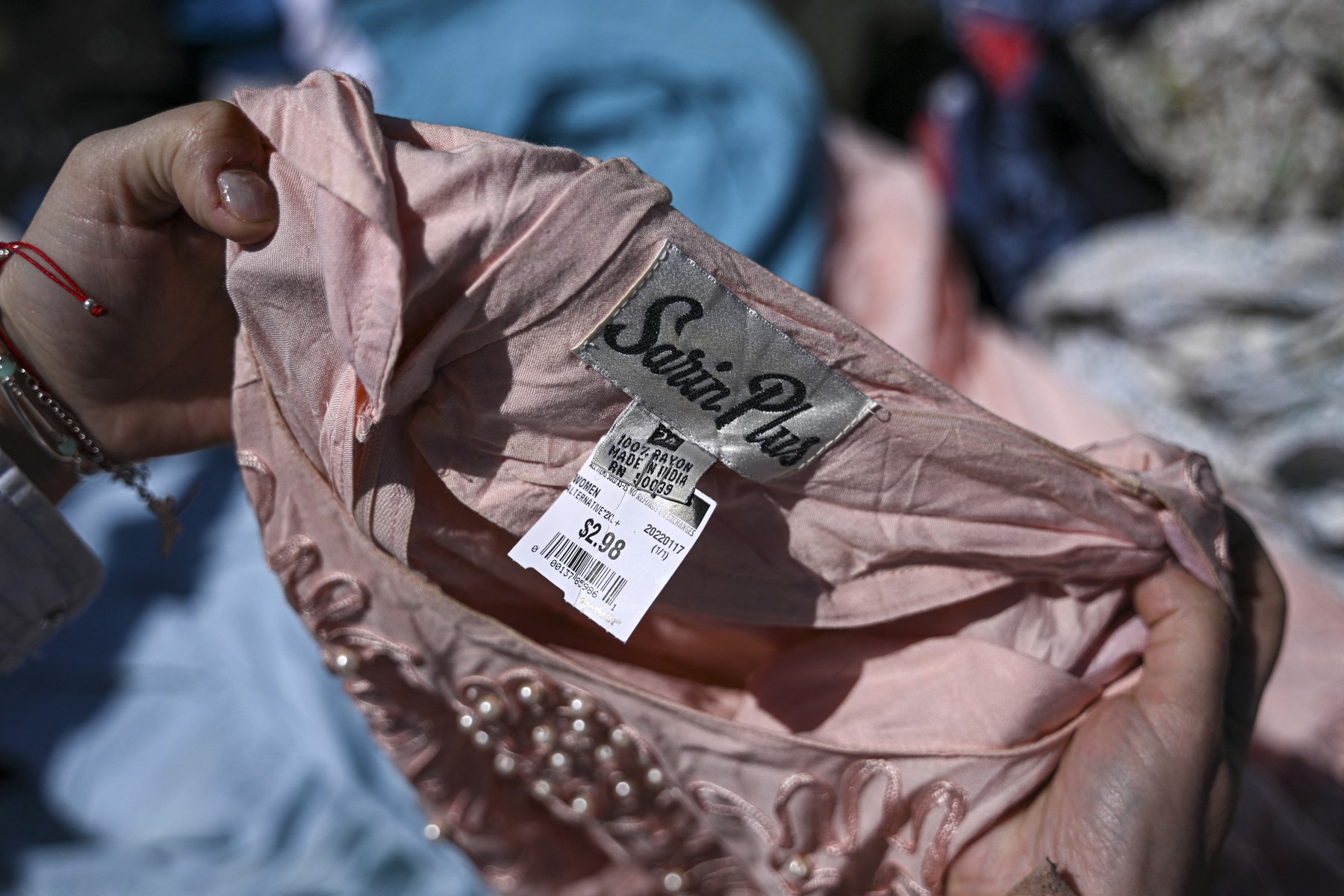 Blugi Calvin Klein și pantaloni scurți Nike gratis, online. Cumpărătorul plătește doar transportul | VIDEO