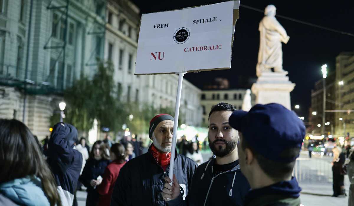 Marș de comemorare la 10 ani de la tragedia din Clubul Colectiv. Mii de oameni își strigă nemulțumirile: „Vrem spitale, NU catedrale”