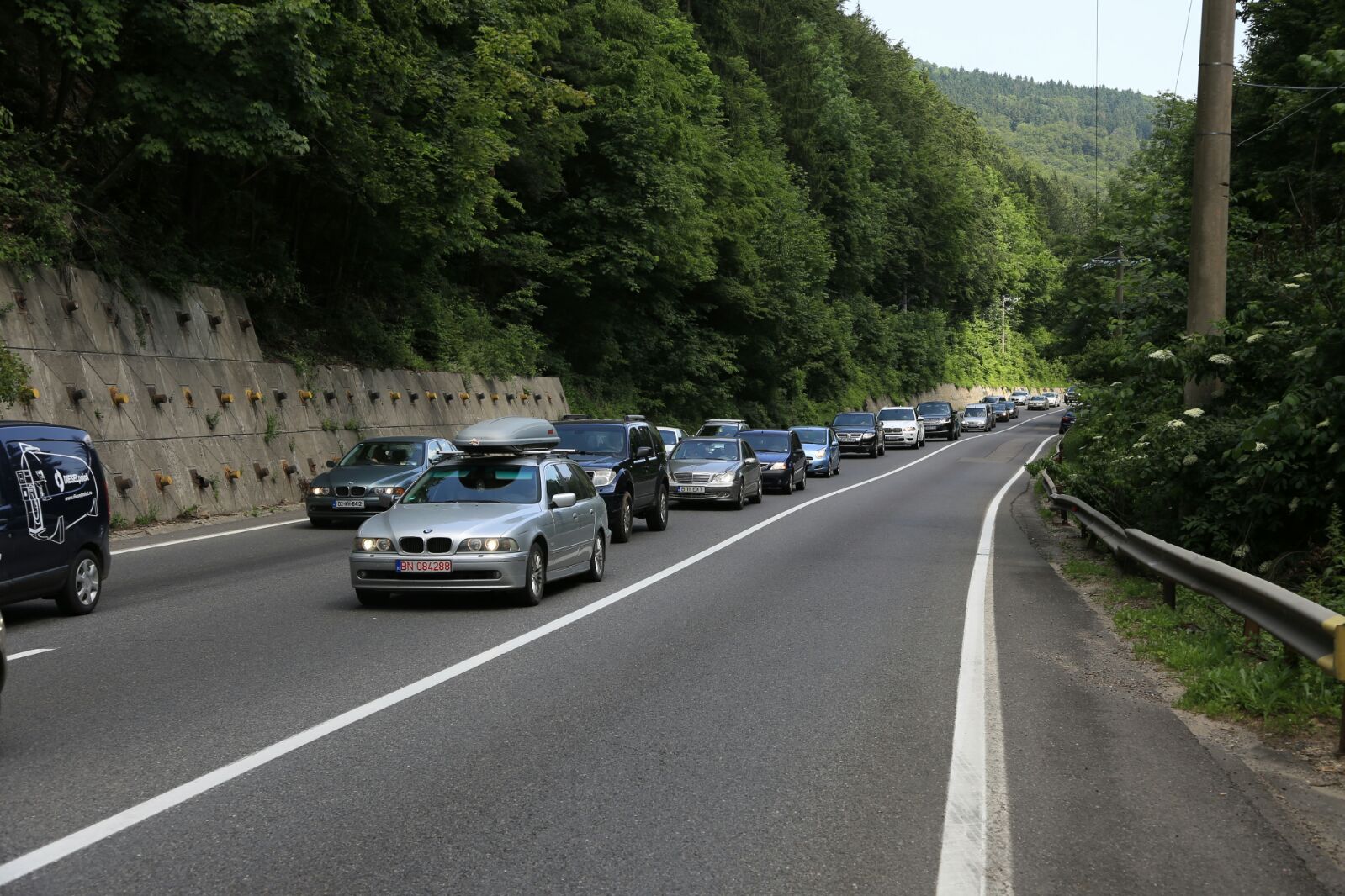 Trafic îngreunat pe DN1, în zona staţiunilor de pe Valea Prahovei FOTO