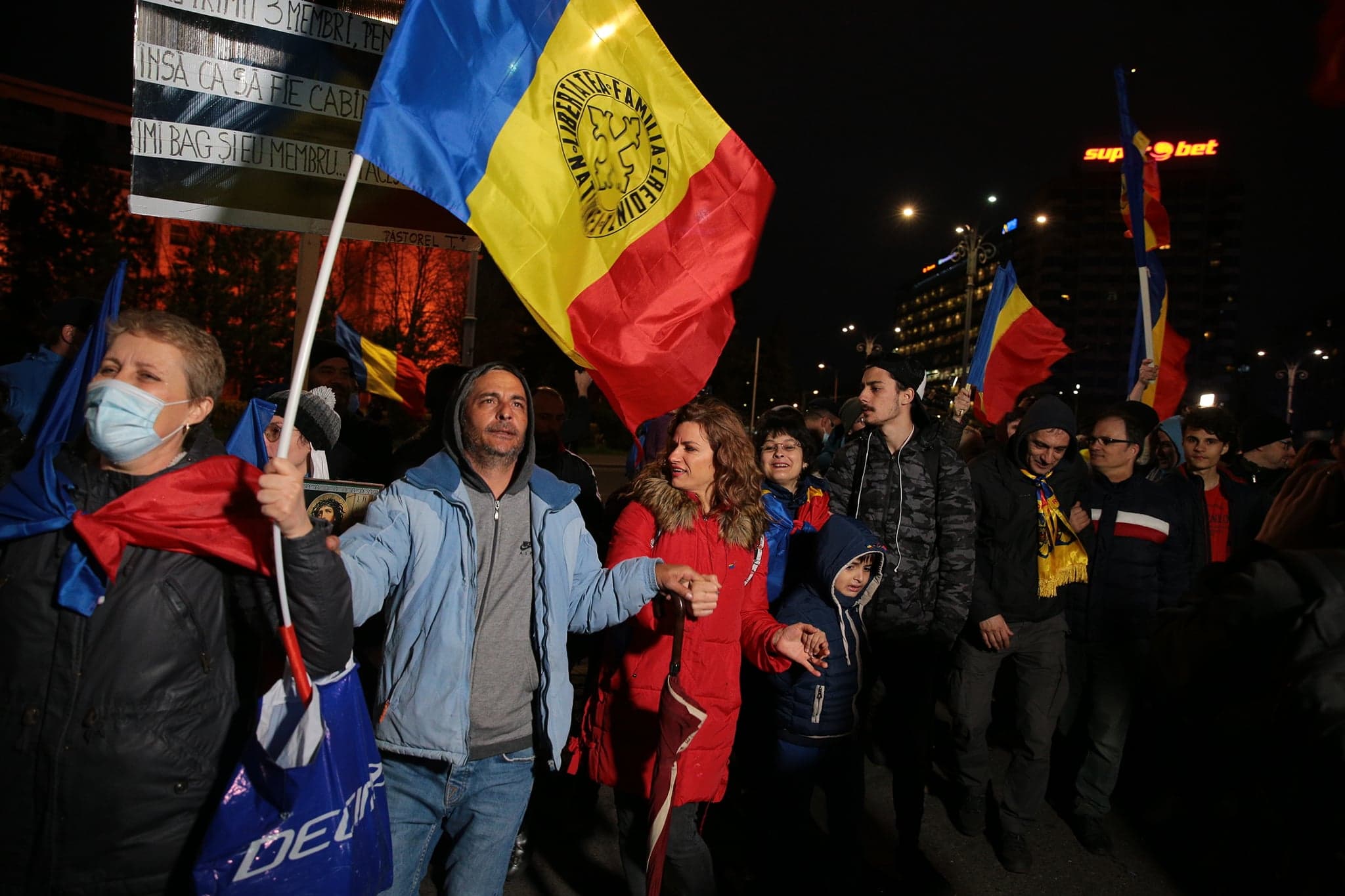 Noi proteste în București și Constanța. „Foamea ne scoate din casă”