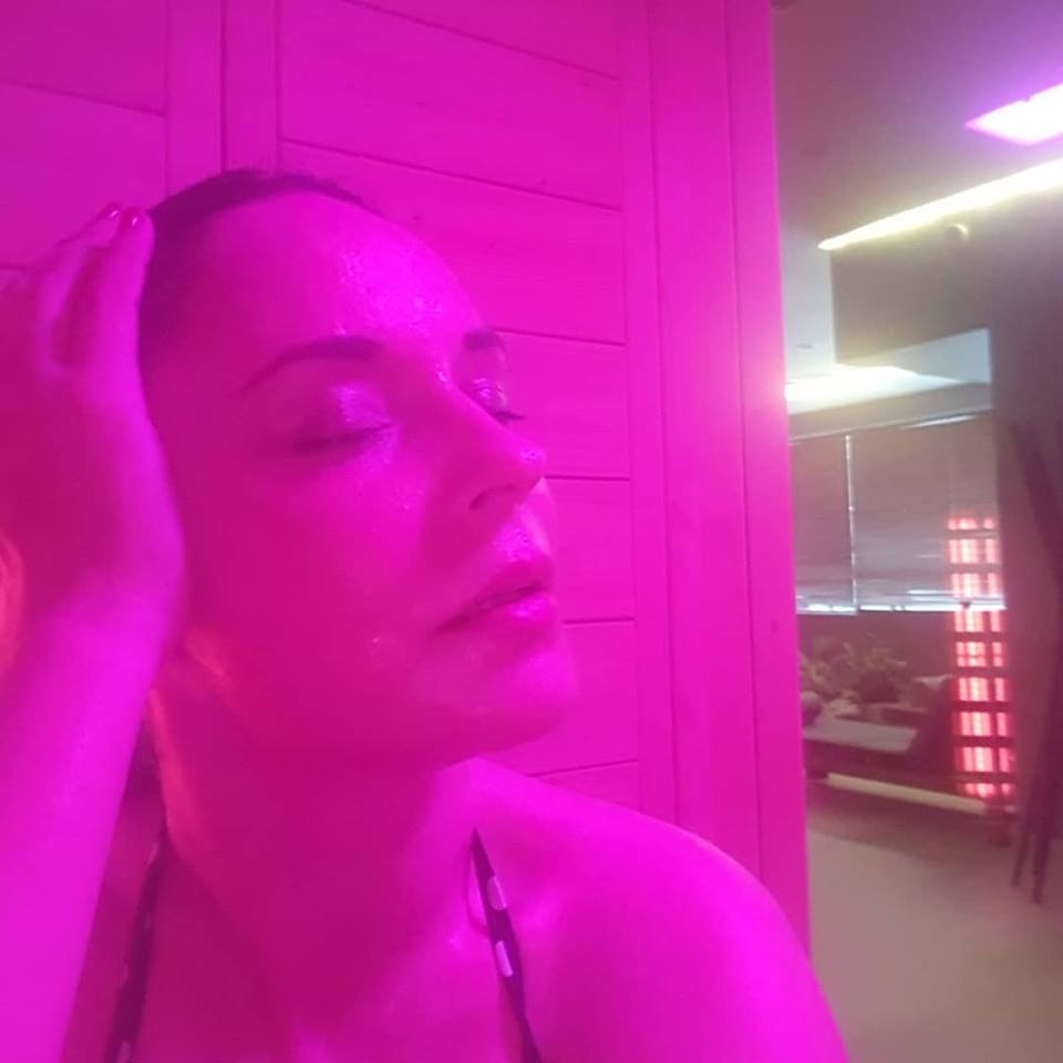 Cea mai sexy ipostază cu Andreea Marin. Și-a pus cel mai decoltat sutien la saună | FOTO