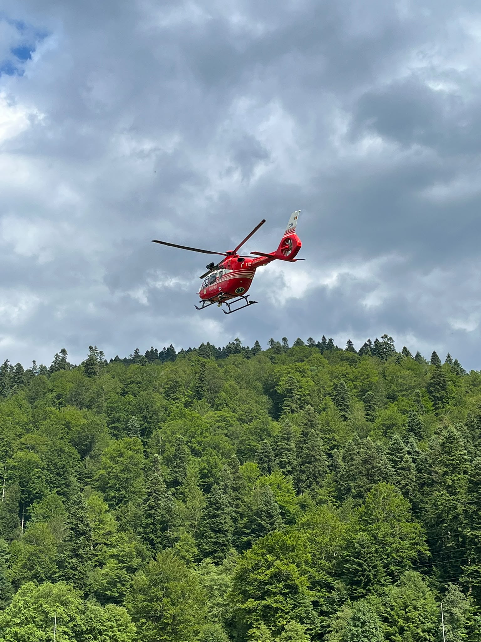 4 alpiniști s-au prăbușit în zona Valea Albișoarei, din Bușteni: unul dintre ei a murit, a intervenit elicopterul SMURD