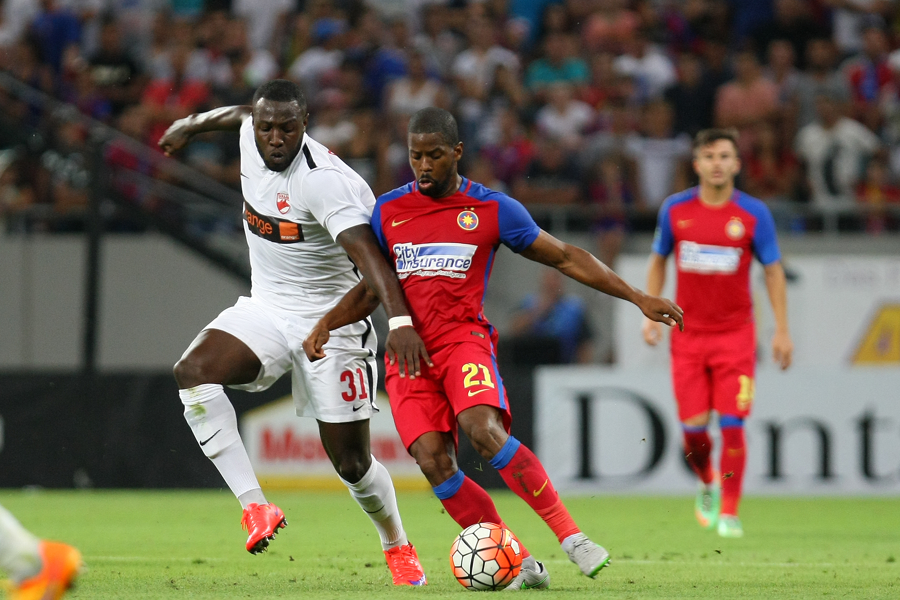 STEAUA - DINAMO 0-0. Derby bun, intens, dar nul! Meciul a început cu o reclamă la unguente contra reumatismului!