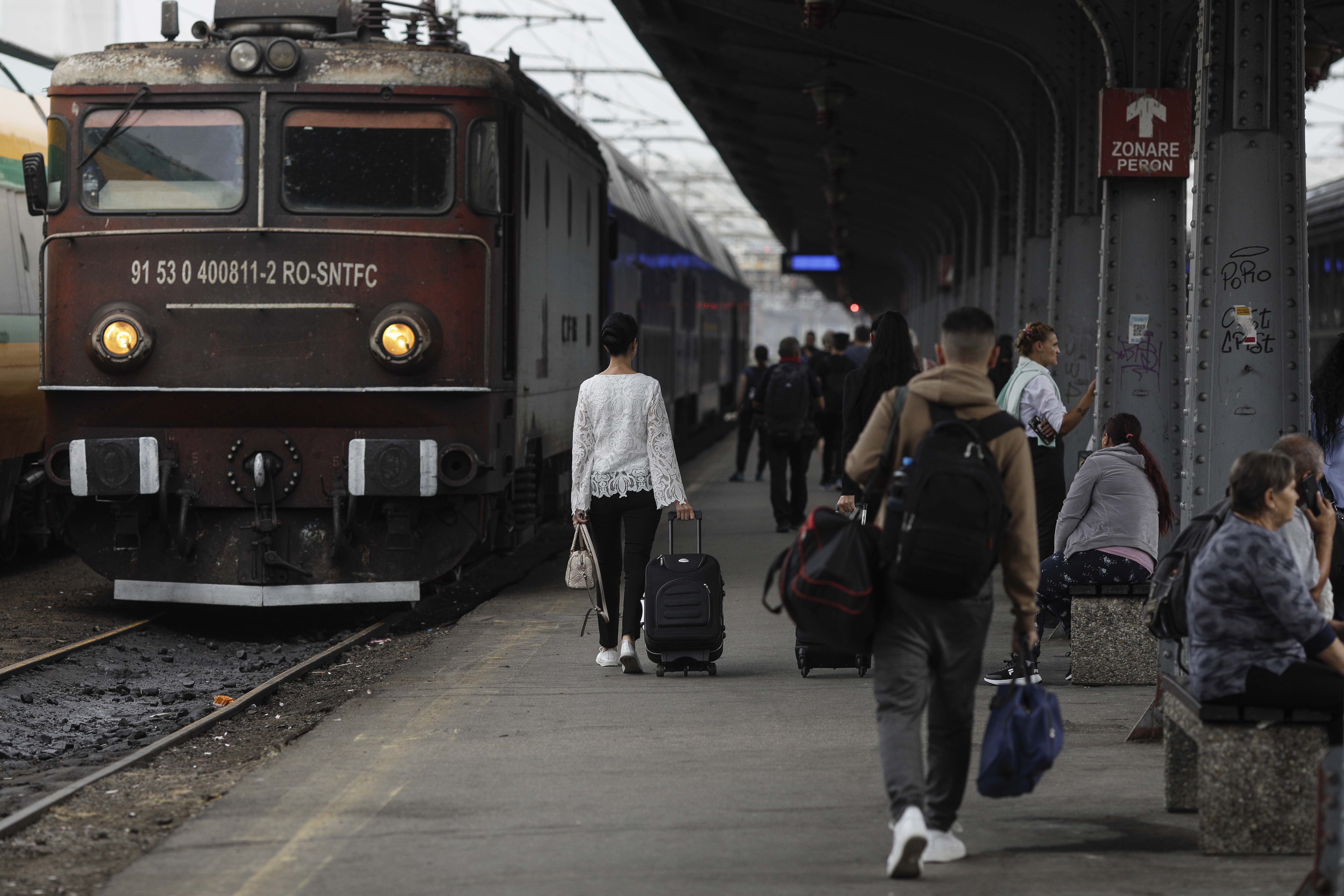 Haos pe calea ferată, după greva din CFR. Trenurile nu au circulat timp de două ore și au și sute de minute întârziere în Gara de Nord