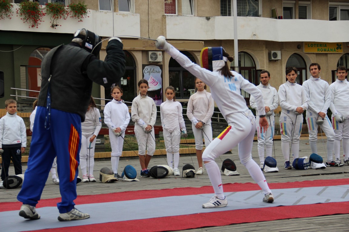 Campionii scrimei românești au strălucit pe scenele din 11 orașe din țară! FOTO
