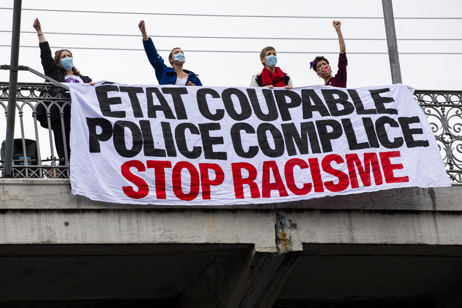 Protest inedit în Elveția. Sute de femei au țipat neîntrerupt vreme de un minut, pentru a atrage atenție asupra inegalității de gen