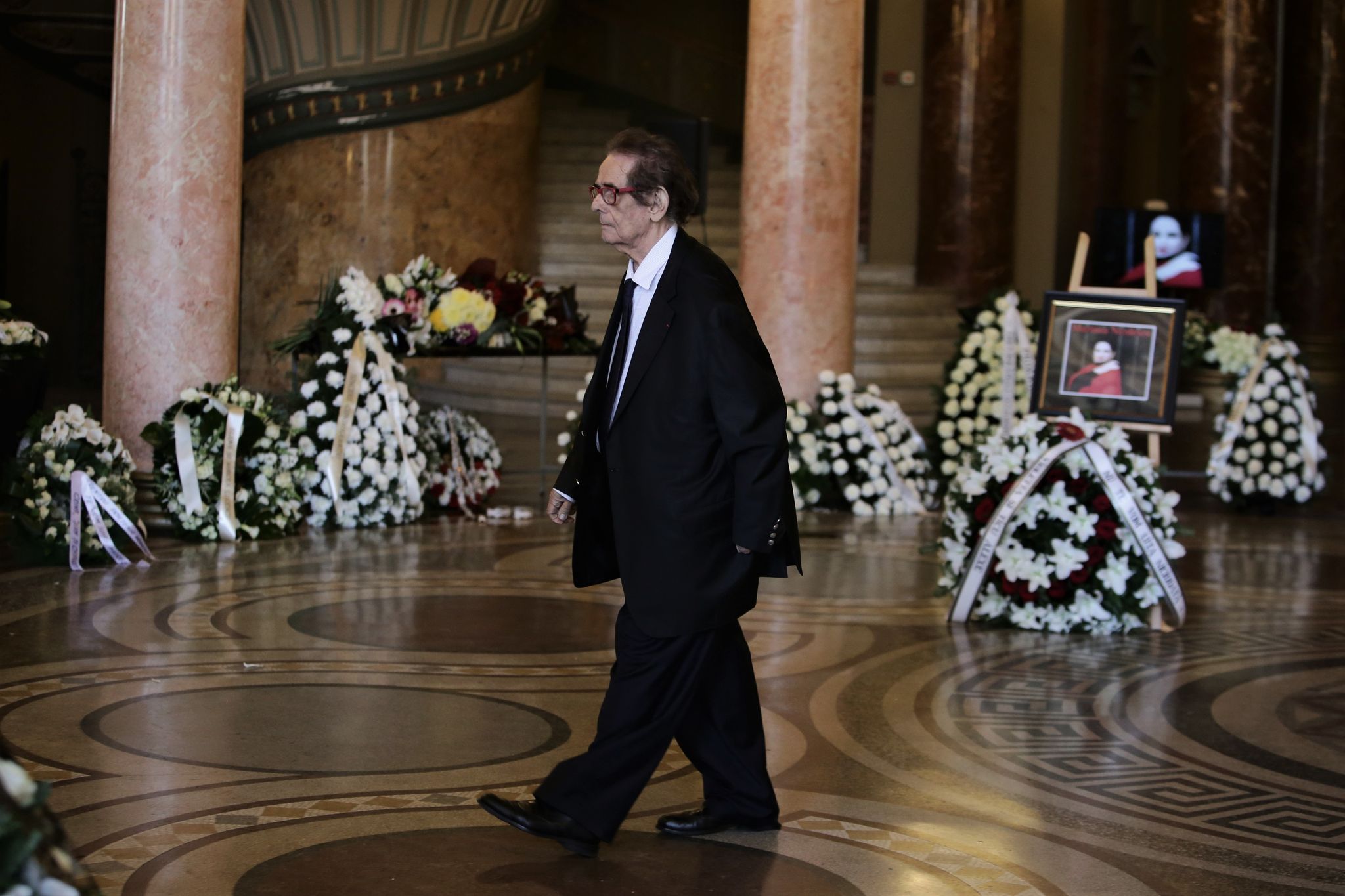 Sicriul cu trupul sopranei Mariana Nicolesco, depus la Ateneu. Unde va avea loc înmormântarea