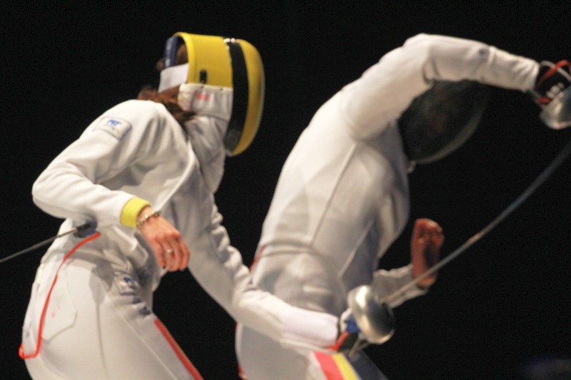 Simona Pop și Tibi Dolniceanu sunt campionii României la spadă, respectiv la sabie / FOTO