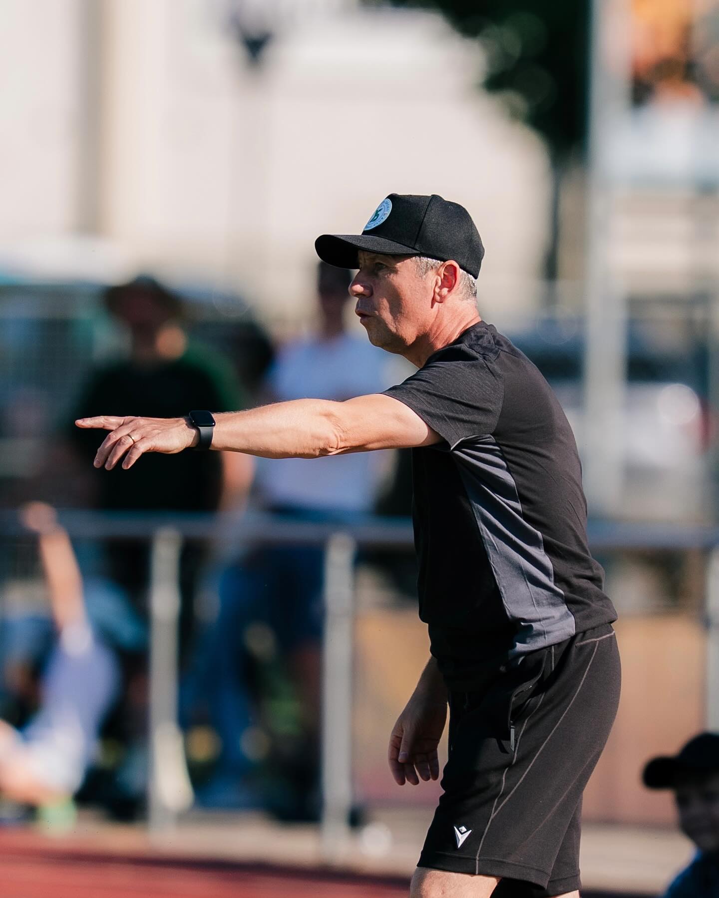 De la Yverdon, Adrian Ursea se declară suporterul lui Mircea Lucescu: „Câți mare antrenori am avut la nivelul ăsta? Doar 2 în istorie, Piști Covaci și nea Mircea”. De ce spune că „noi suntem cei mai mari hoți de pe pământ”