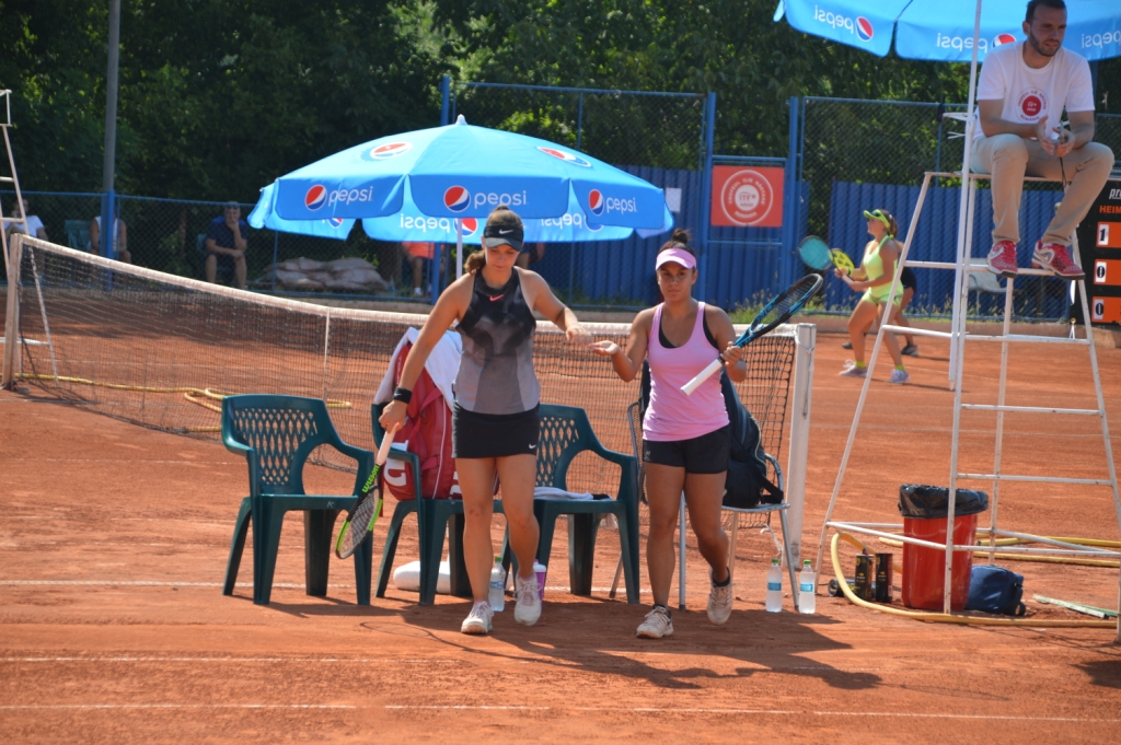 Ioana Loredana Roșca și-a adus buldogul francez la Arad. Fata a câștigat Roland Garros-ul la junioare / GALERIE FOTO