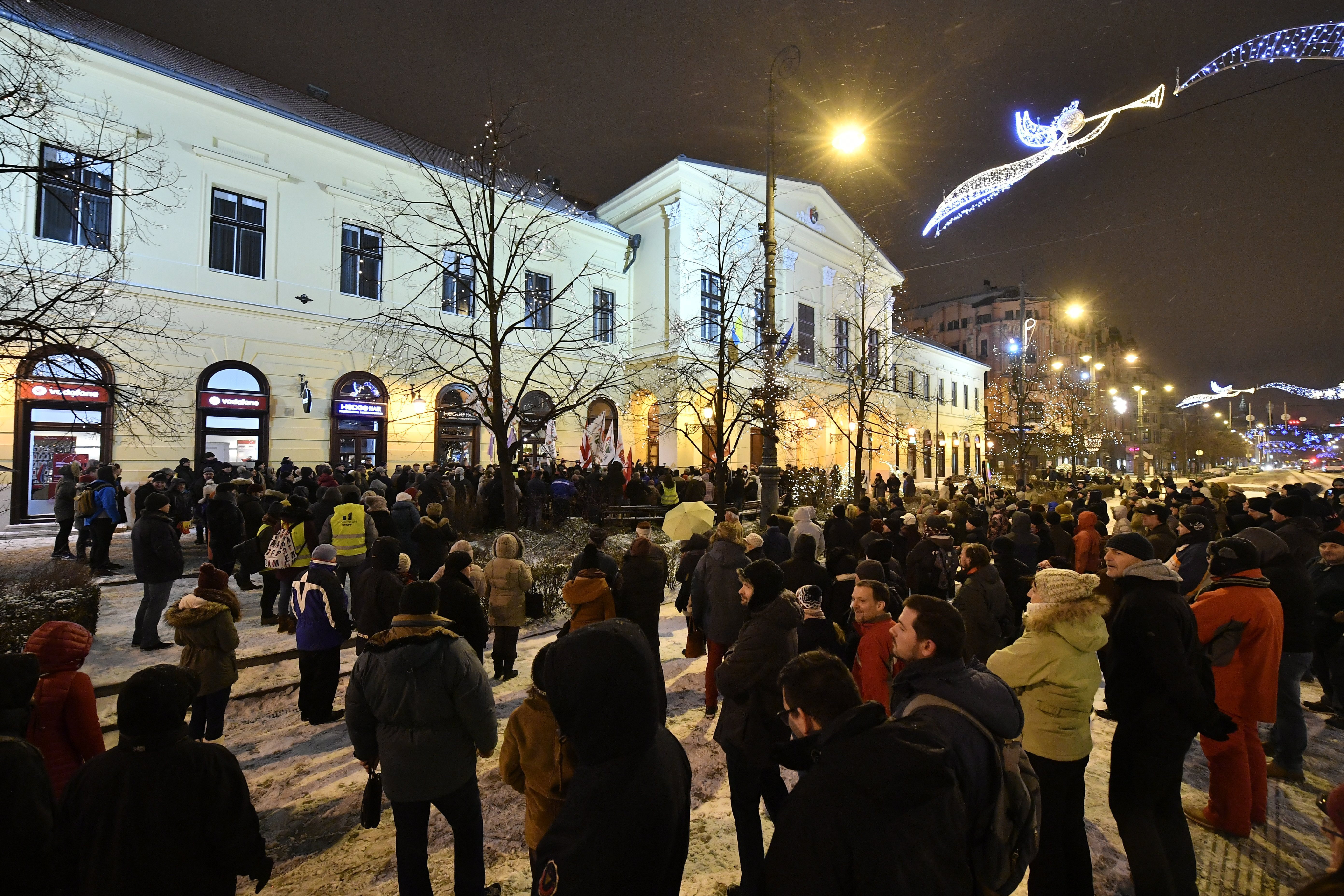 GALERIE FOTO / Noi proteste, la Budapesta, împotriva "legii sclaviei" şi a premierului Viktor Orban