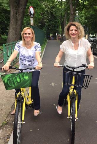 GALERIE FOTO/Politicieni pe bicicletă: ce promisiuni fanteziste au făcut oficialii, de pe două roți