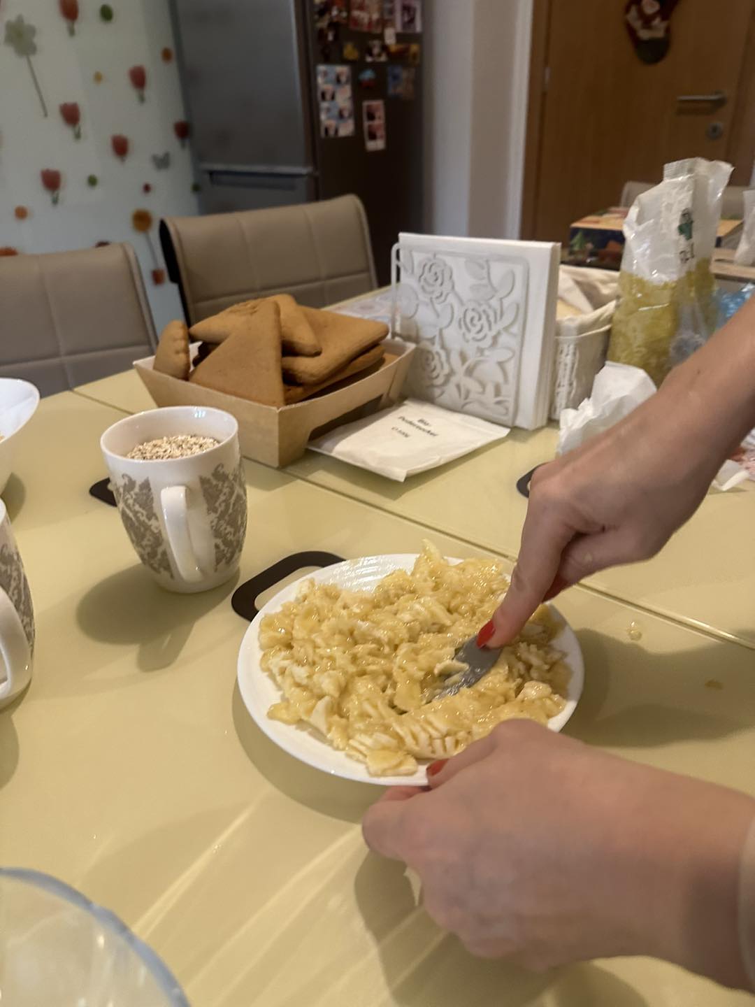 Imagini din casa în care locuiește Gabriela Firea. Unde și-a amenajat locul de rugăciune