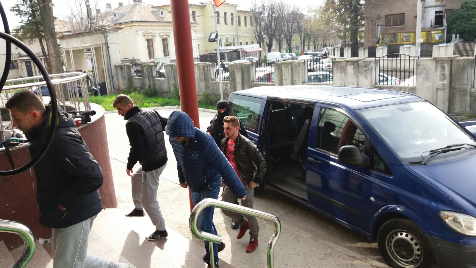 BOMBĂ! Cheloo de la Paraziţii, adus la audieri pentru trafic de droguri!