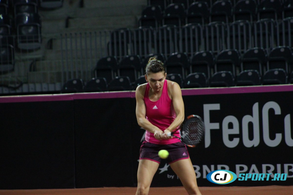 Fed Cup. Simona Halep a intrat în sală. Imagini de la primul antrenament al liderului României