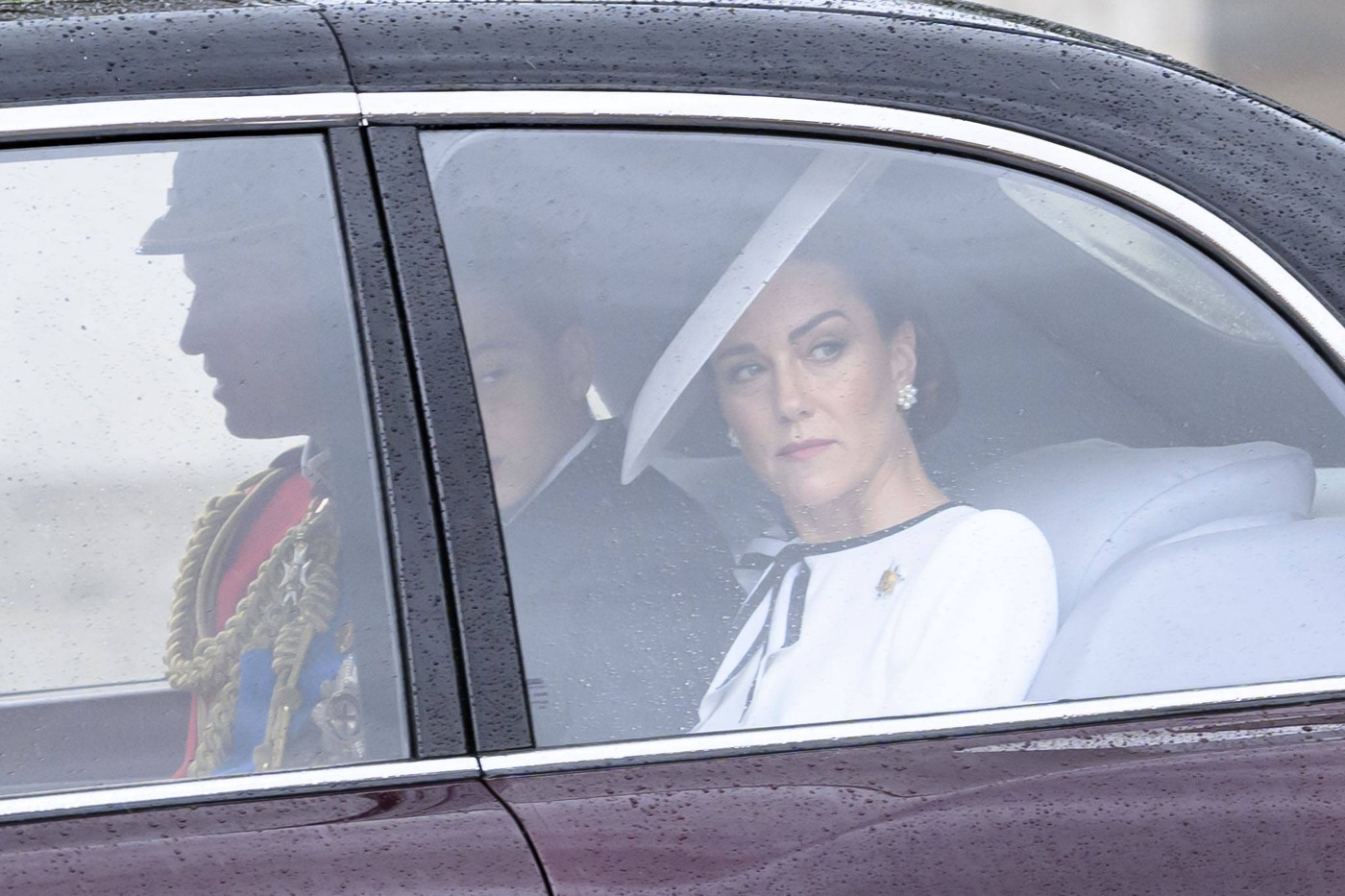Kate, prima apariție publică de când a anunțat că suferă de cancer. Prințesa de Wales, alături de familie la o paradă