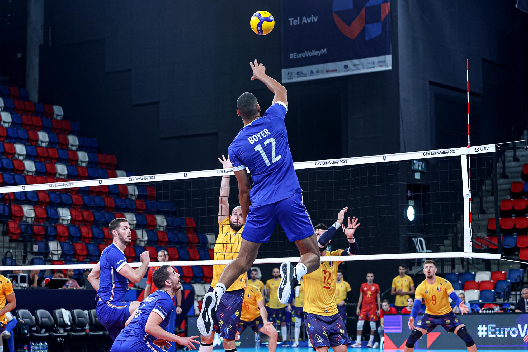 „Tricolorii” au răpus campioana olimpică en-titre. Voleibaliștii români au învins Franța și s-au calificat în „optimile” Campionatului European