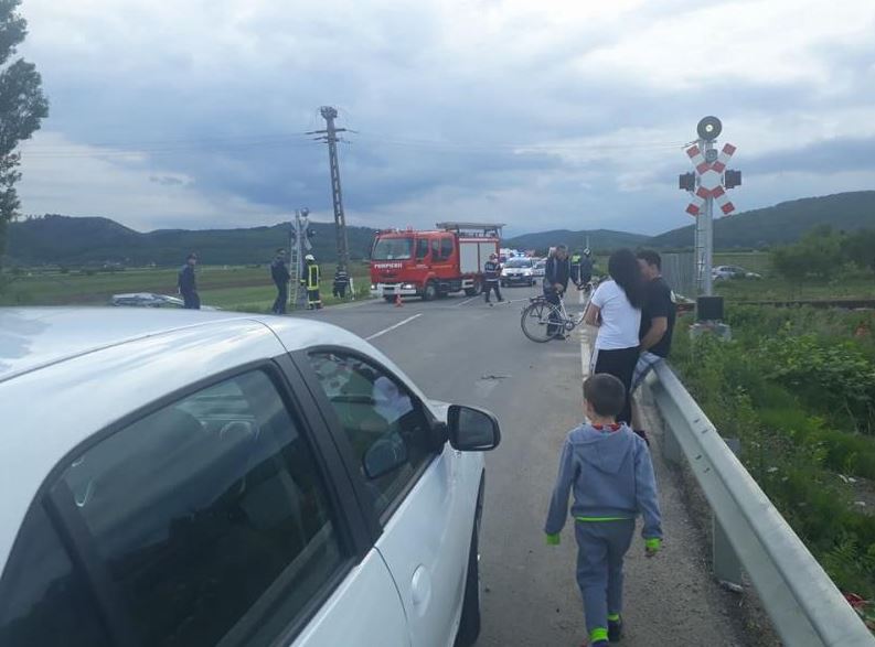 Patru studente moarte, într-o mașină lovită de tren în Sălaj. Tragedie în ziua de Înălțare