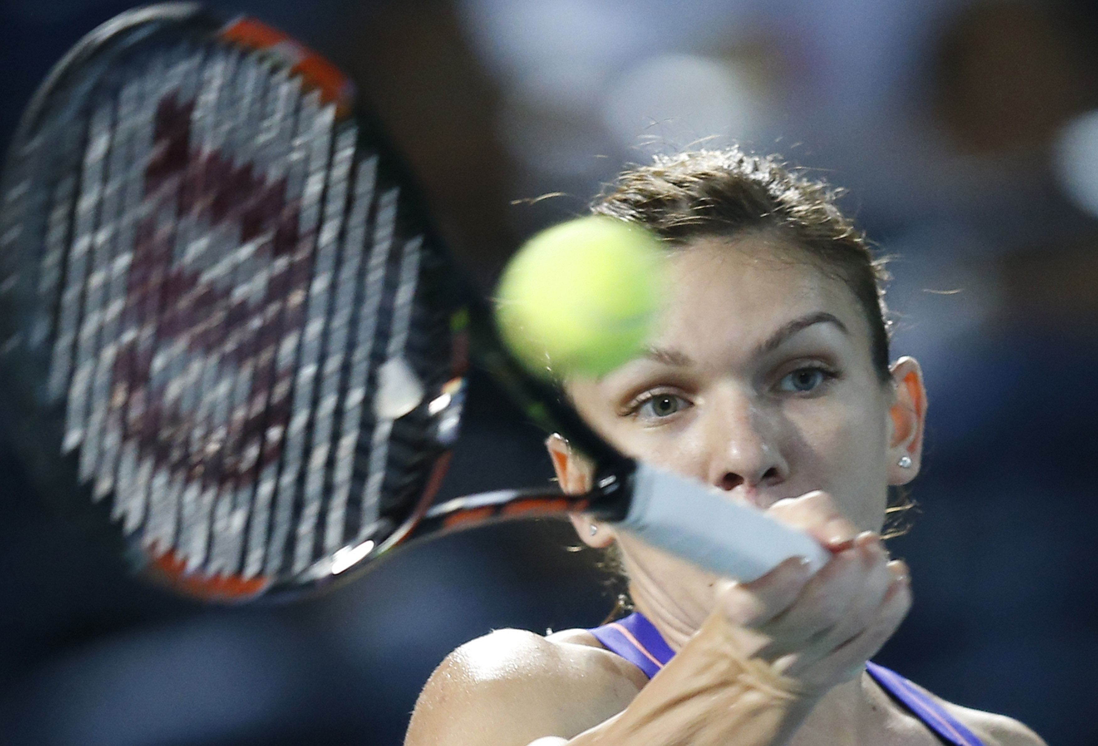 Concentrare, cuvântul de ordine la Dubai! Cum a trăit Simona Halep meciul cu Daniela Hantuchova / GALERIE FOTO