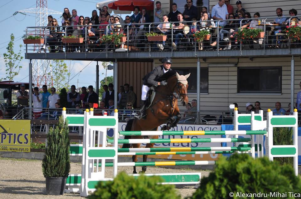 Grand Prix FEI CSI de la Salonul Calului adună la start călăreţi şi peste 100 de cai din mai multe ţări 