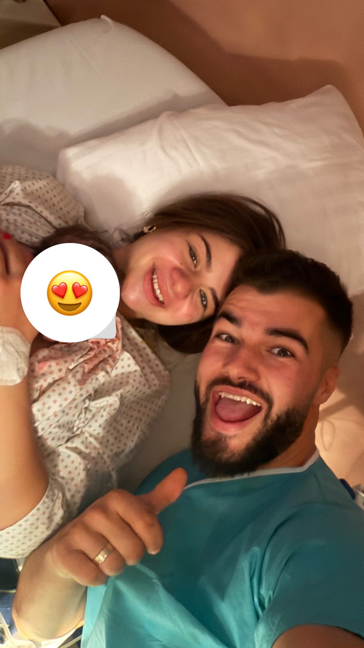 Iancu Sterp și Denisa Coțolan au devenit părinți înainte de Crăciun. Primele imagini cu bebelușul