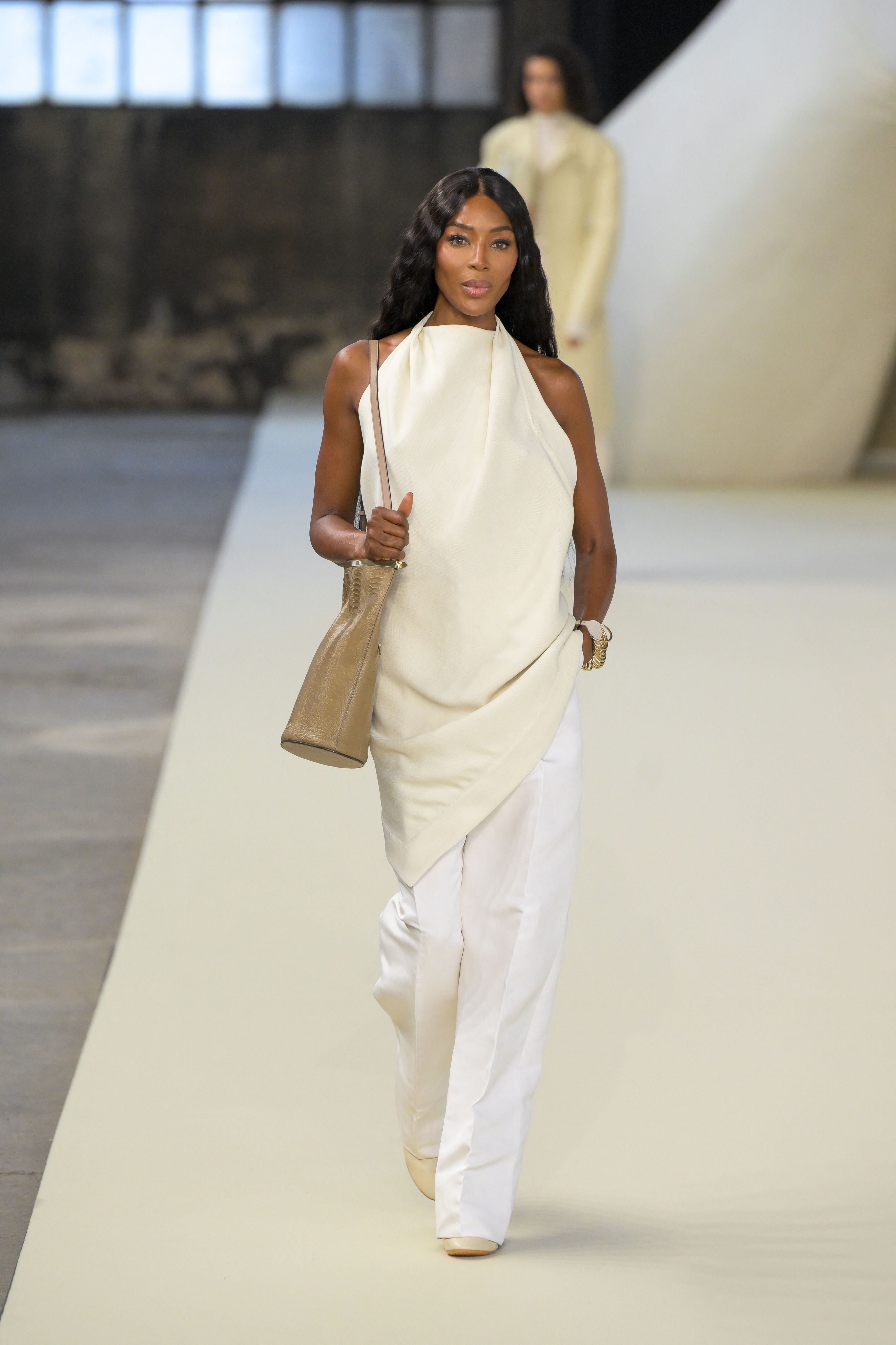 Naomi Campbell, apariție grandioasă la 54 de ani. A atras toate privirile cu silueta ei impecabilă la Săptămâna Modei de la Milano