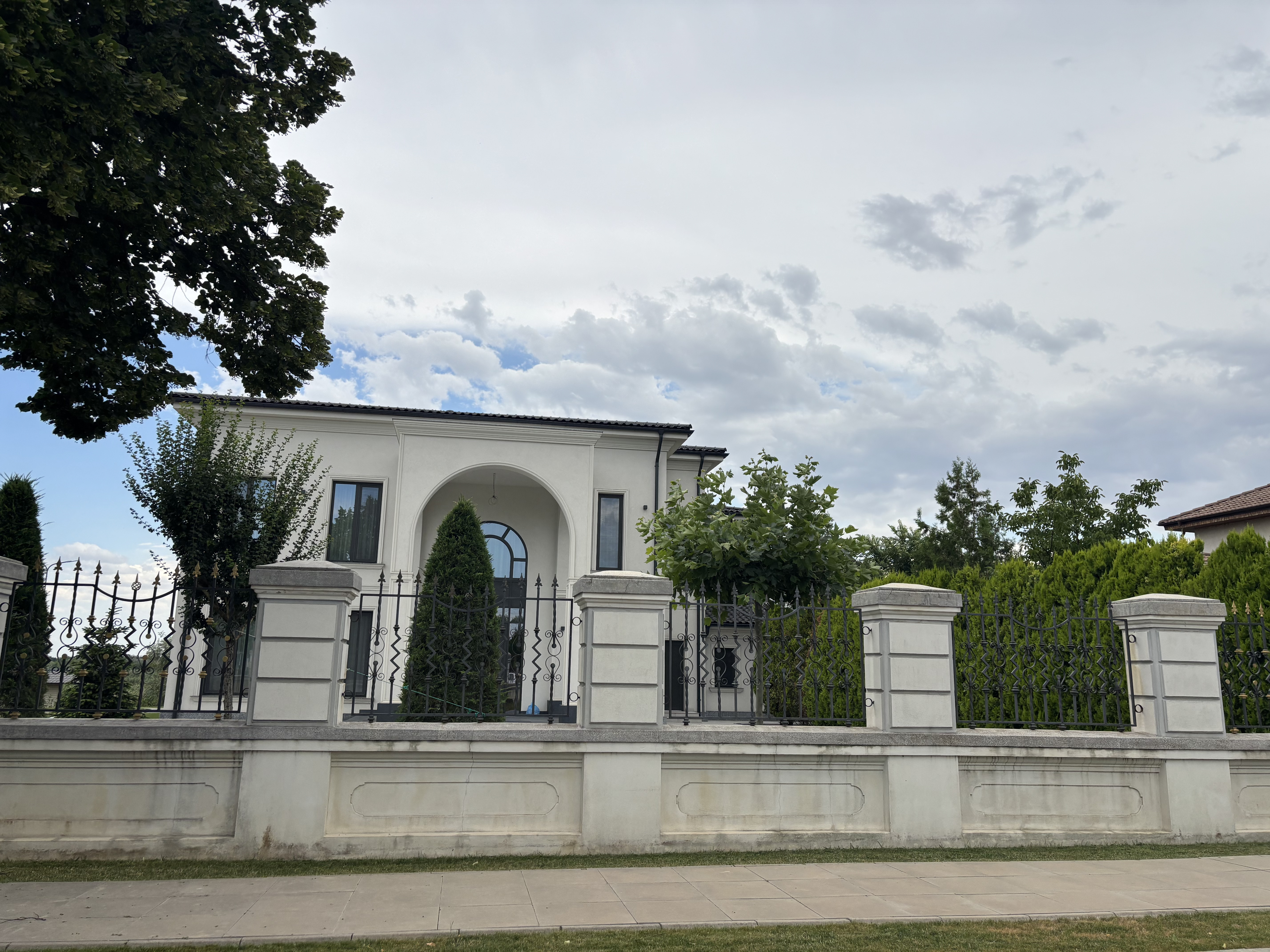 A venit vara/ Am bilete la Amara! Plutire ca la Marea Moartă, nămol ca la Techirghiol, ungere ca în Egipt, istoric ca la muzeu, ospătar ca la Hambar