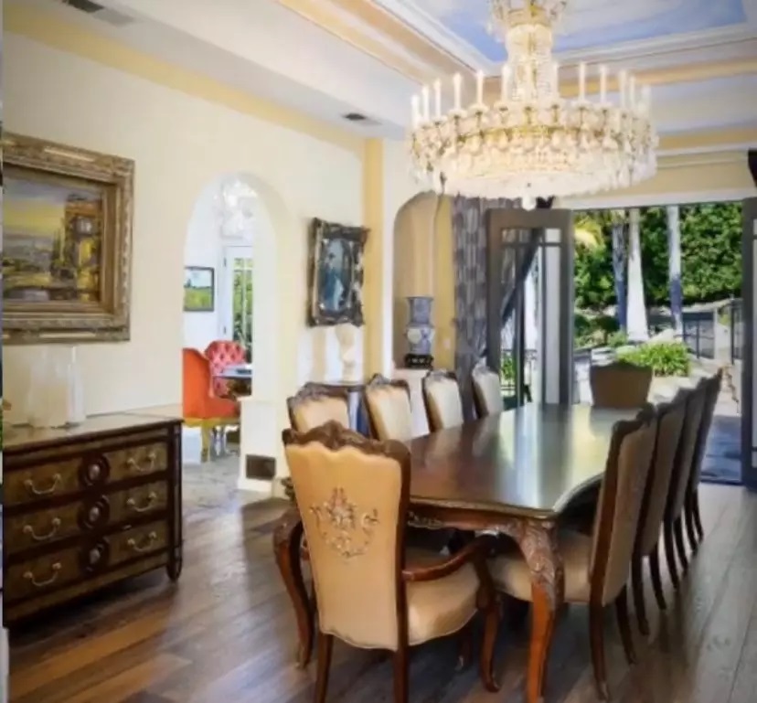 Imagini din vila în care Monica Gabor locuiește în America cu Mr. Pink. Au SPA acasă și vinotecă la subsol