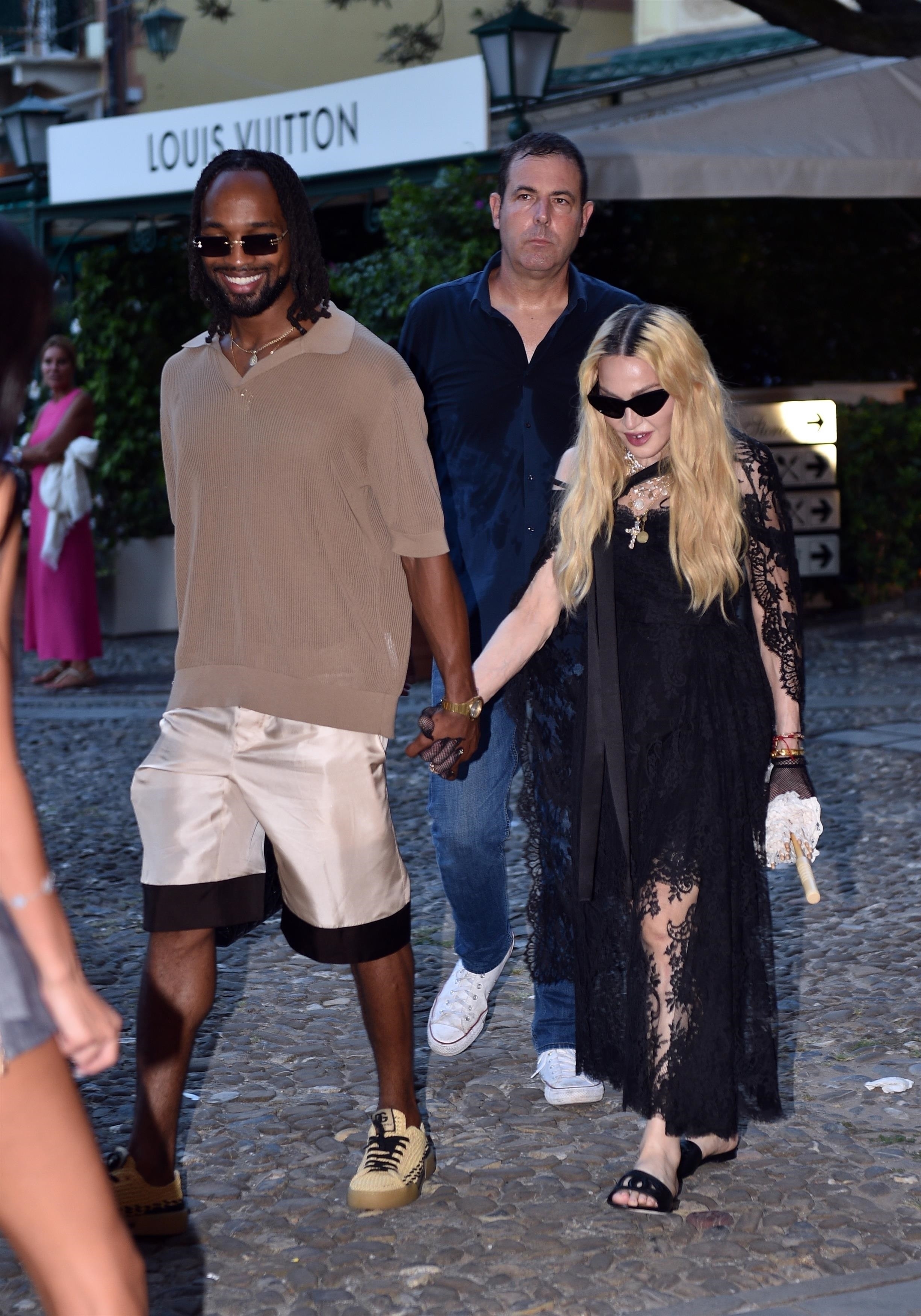 Madonna are un iubit cu 37 de ani mai tânăr. Cum au fost surprinși cei doi în Portofino