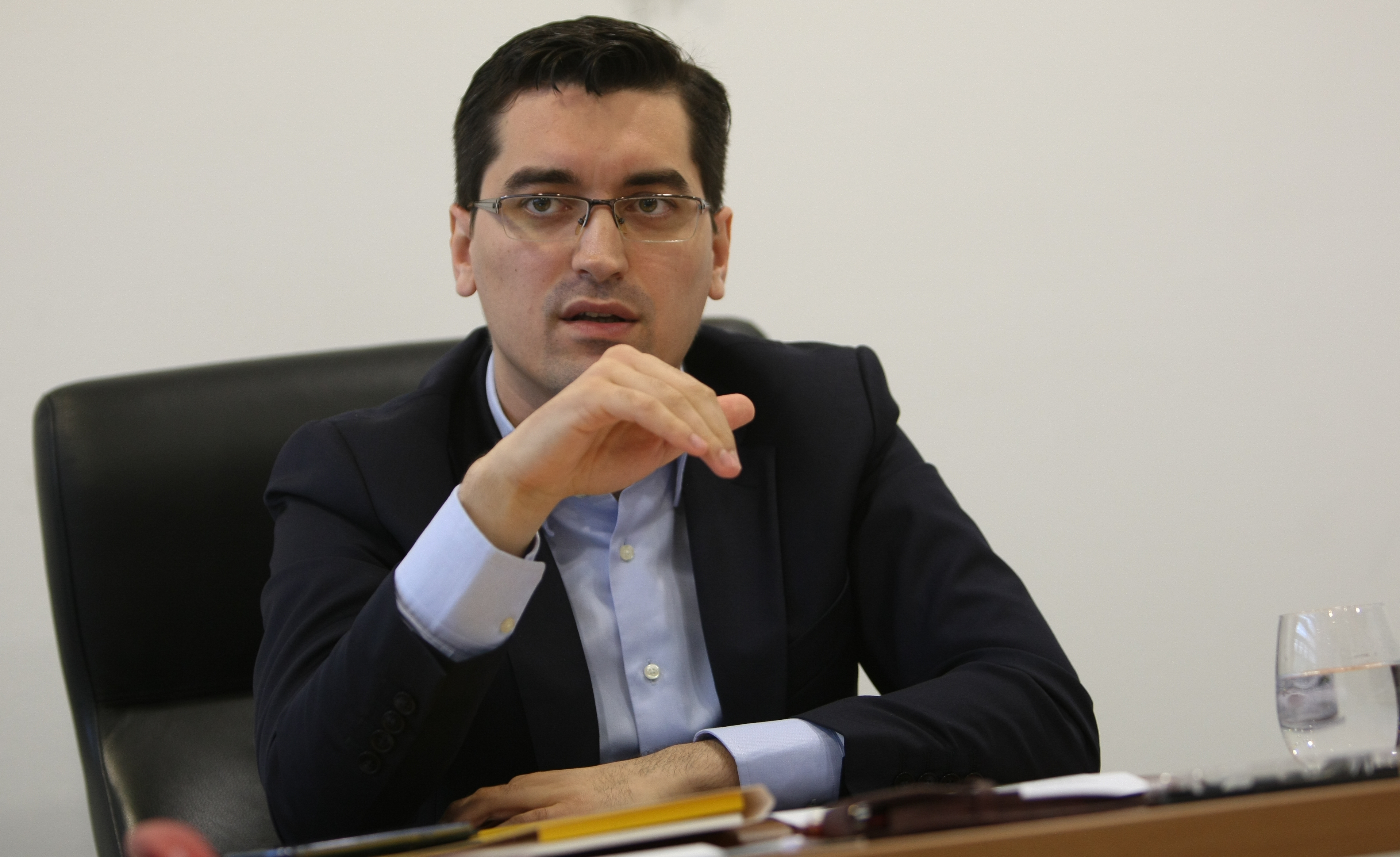 Iordănescu și-a asigurat buncărul de la Euro 2016: ”Nici măcar dronele nu vor zbura deasupra hotelului”. Burleanu: ”E inadmisibil ca o echipă din play-out să joace în Europa”. Ce face FRF cu insolvenții. Modelul sârb