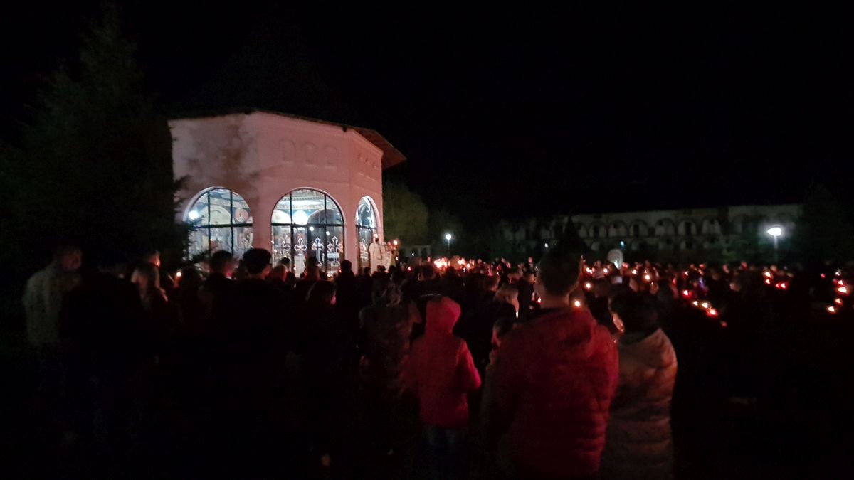 Peste 1.500 de oameni, la slujba de la Mănăstirea Gorovei, în Botoșani