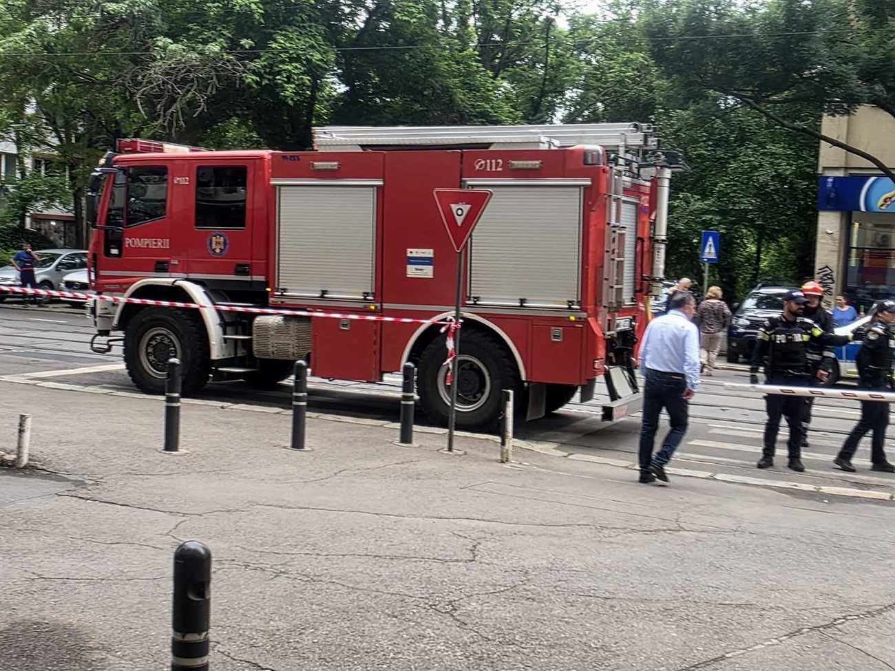 Primul salvator care a ajuns la liftul căzut cu 7 oameni în Ministerul Transporturilor povestește ce a văzut: „Nu țipa nimeni, i-am scos în 6 minute”