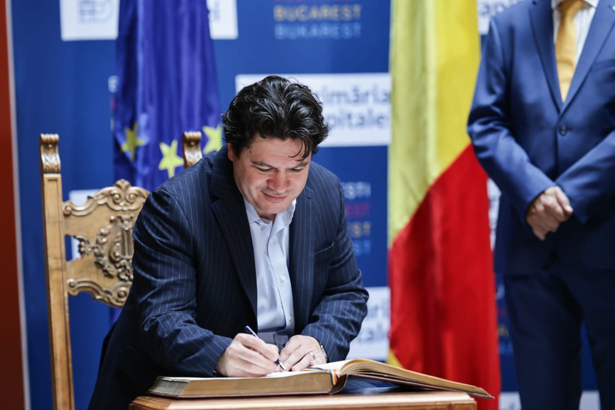 Dirijorul român Cristian Măcelaru a primit titlul de Cetățean de Onoare al orașului București. Printre invitați au fost Maia Morgenstern și Felicia Filip