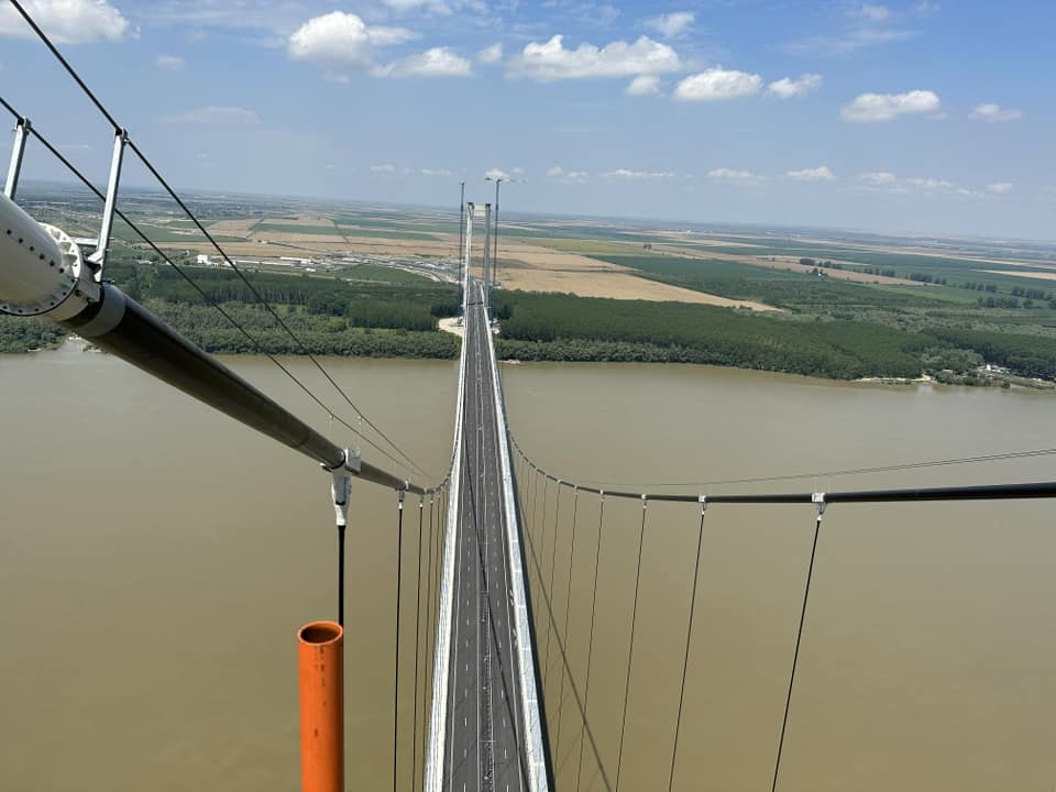 Podul peste Dunăre de la Brăila, inaugurat oficial, cu acces interzis pentru bicicliști și pietoni. „Are o anumită înălțime, sunt curenți de aer”