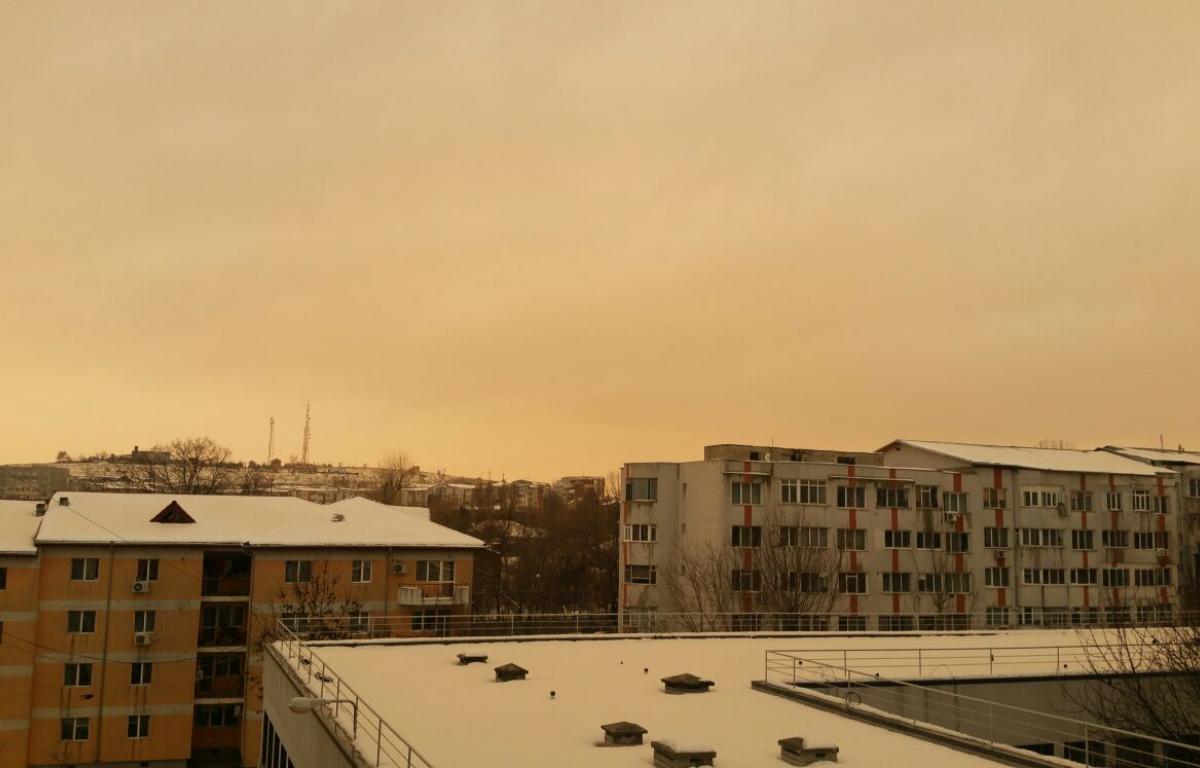 Cum s-a văzut în România ninsoarea portocalie GALERIE FOTO