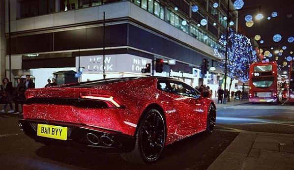 Lamborghini Huracan, acoperit cu cristale Swarovski. E condus de o tânără din Moldova care face furori în Londra | FOTO&VIDEO