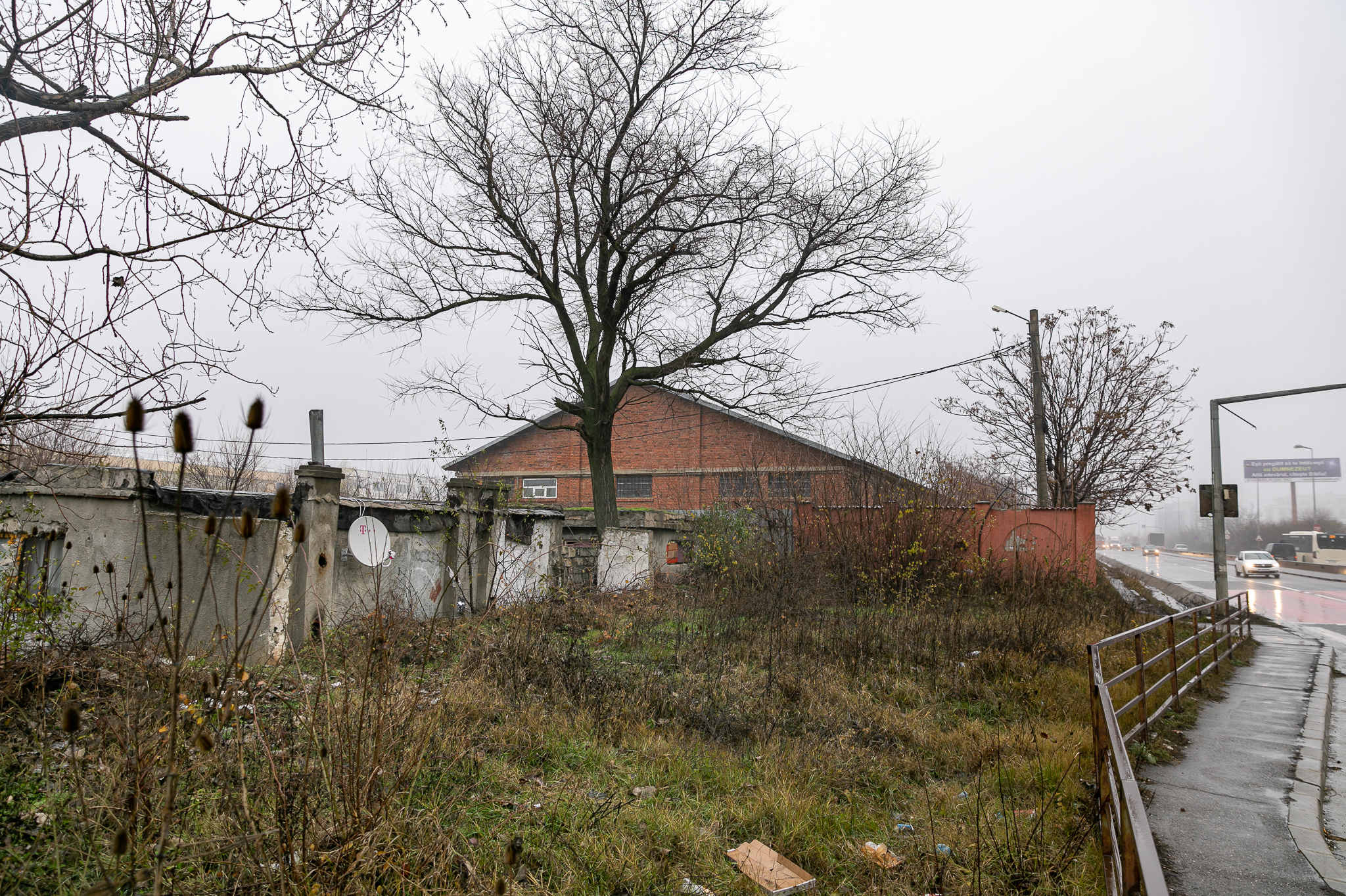 Armata s-a răzgândit: familia cu opt copii poate să rămână peste iarnă în cazarma părăsită