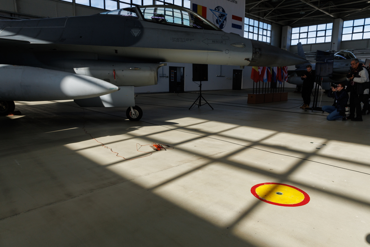 Reportaj din centrul de instruire a piloților pe avioanele F-16 de lângă Fetești. Când se vor antrena ucrainenii în Bărăgan