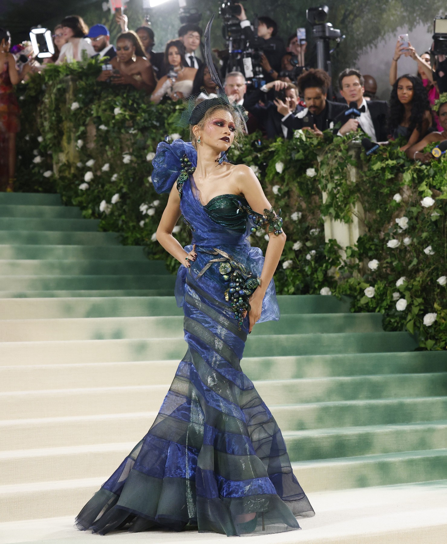 Zendaya a adus drama la Met Gala 2024. A schimbat două ținute, una dintre ele e creată în 1996, anul în care s-a născut